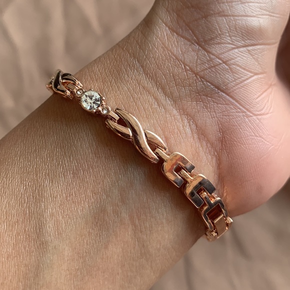 Adjustable Gold Bracelet NWT - Picture 3 of 4